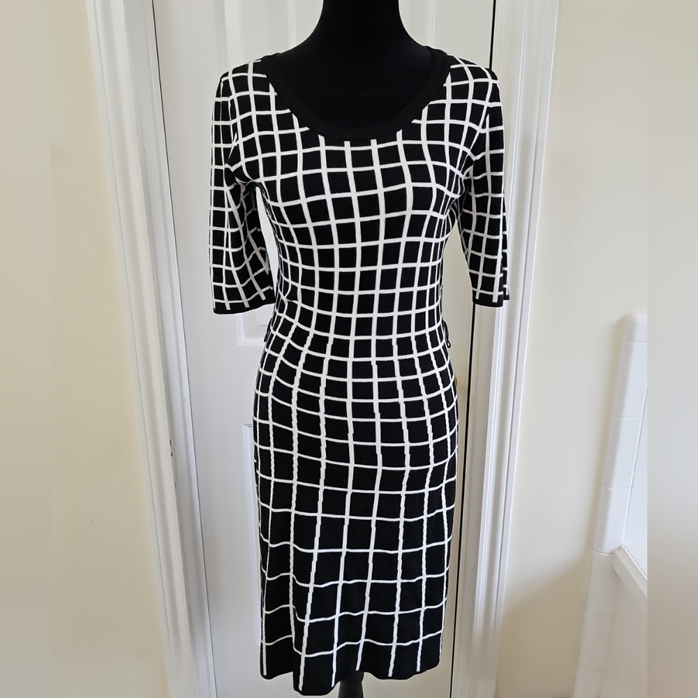Gabby SKYE Women's Black And White Sweater‎ Dress Size M  Fit and Flare
